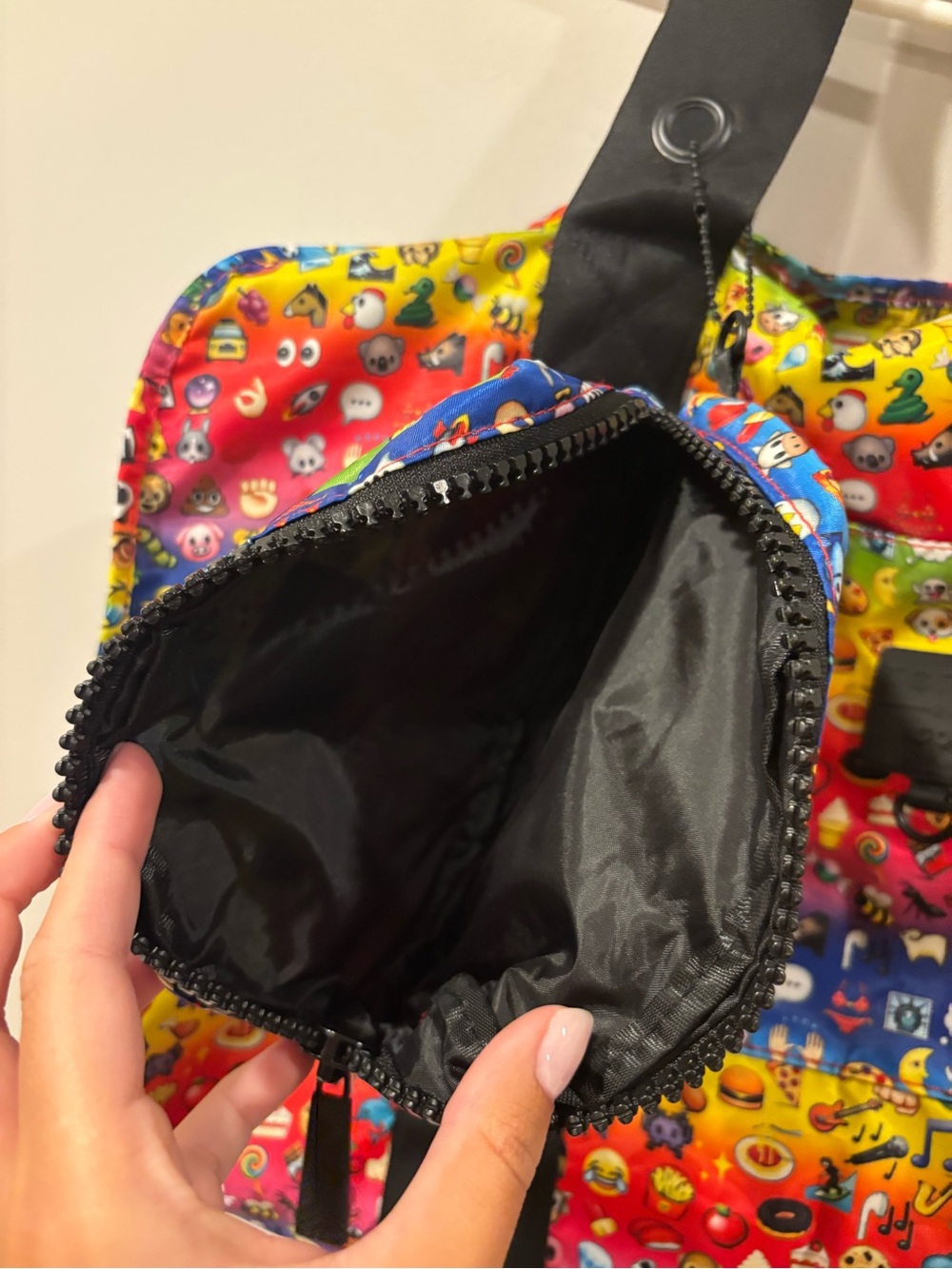 Terez x Go! SAC Emoji Rainbow Duffel Bag & Pouch Lightweight Packable NWOT Strap - Picture 5 of 9